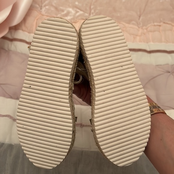 BRAND NEW LITLE GIRLS MAYORAL GOLD ESPADRILLES - Picture 4 of 4
